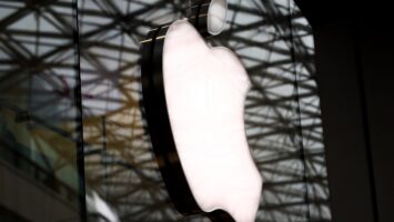 Apple Boots a Half-Million Developers From Official App Store