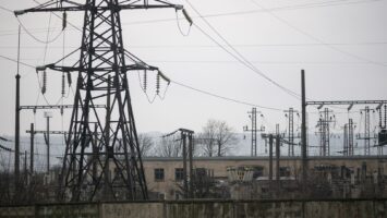Russian hackers disrupted Ukrainian electrical grid last year